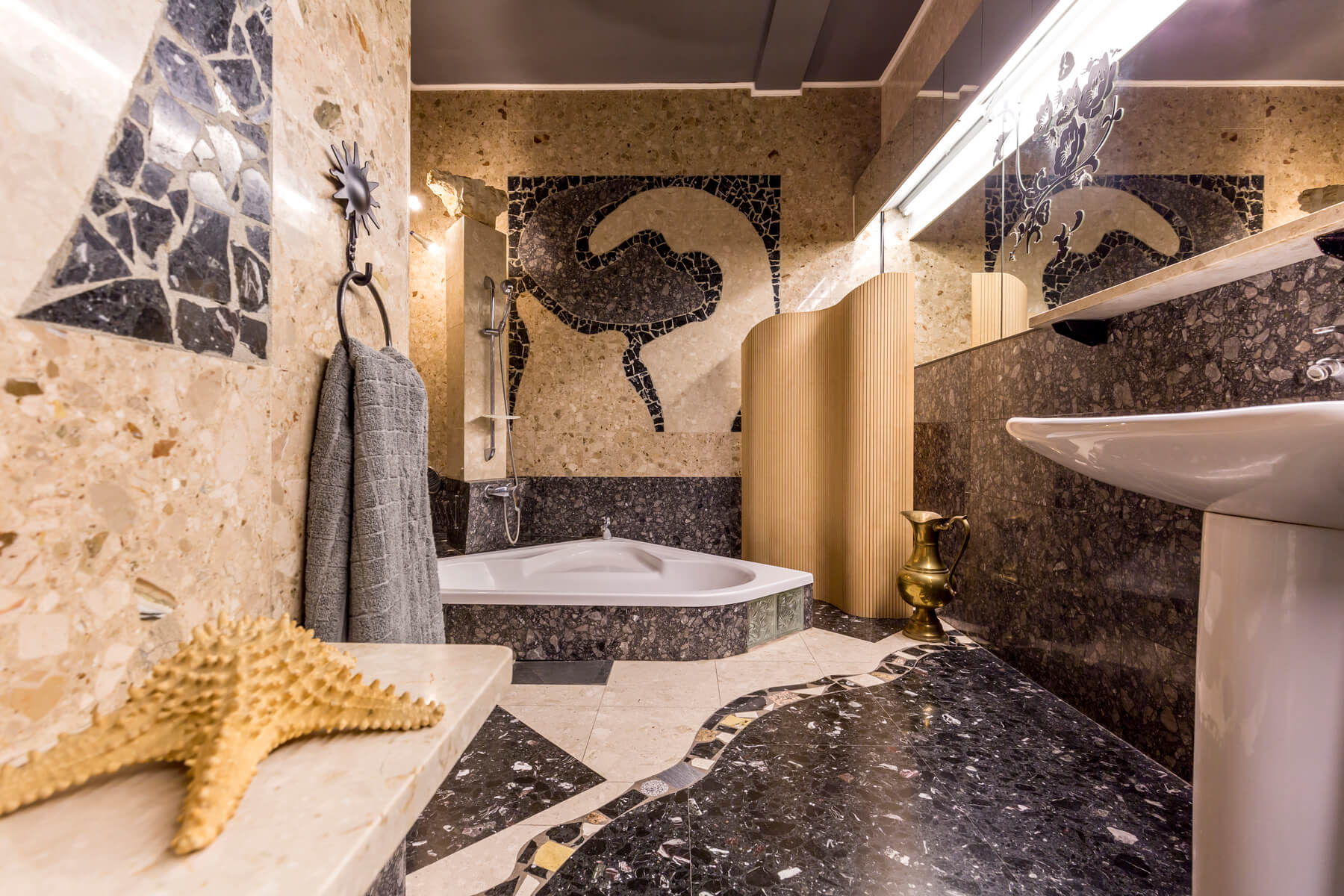 spacious bathroom with mosaic patterns 2023 11 27 05 16 17 utc.jpg